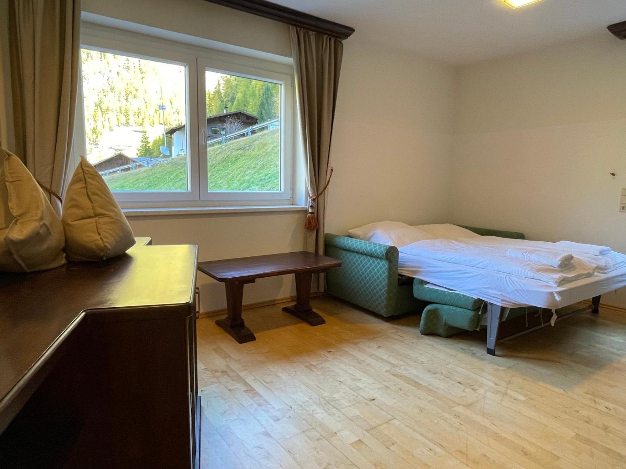 International House Zw 14 *